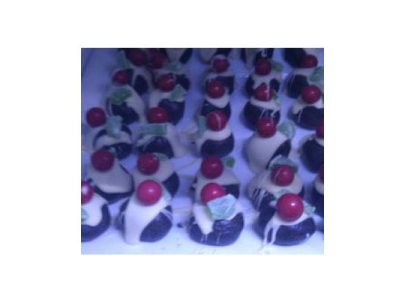 Oreo cheesecake balls ("Christmas puddings")