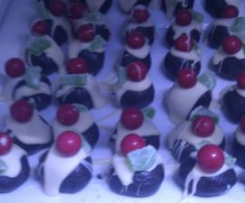 Oreo cheesecake balls ("Christmas puddings")