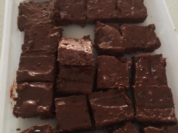 Non Bake Chocolate Brownies with icing