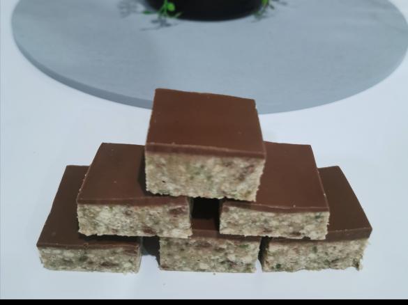 Peppermint crisp slice