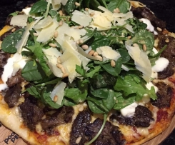 Grilled lamb pizza with rosemary and garlic vinaigrette