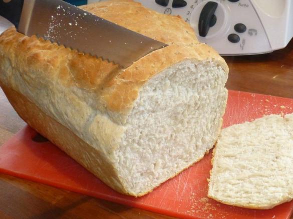 Georgina's (almost) Wholemeal Bread