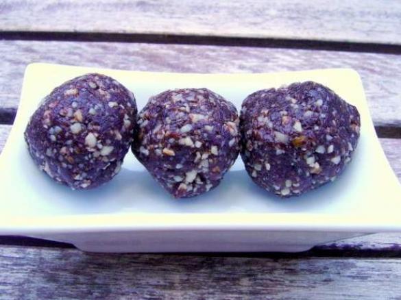 Super simple healthy bliss balls