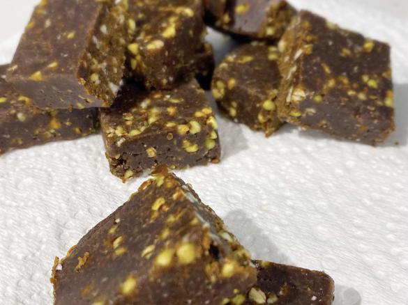 Peanut crunch protein bites