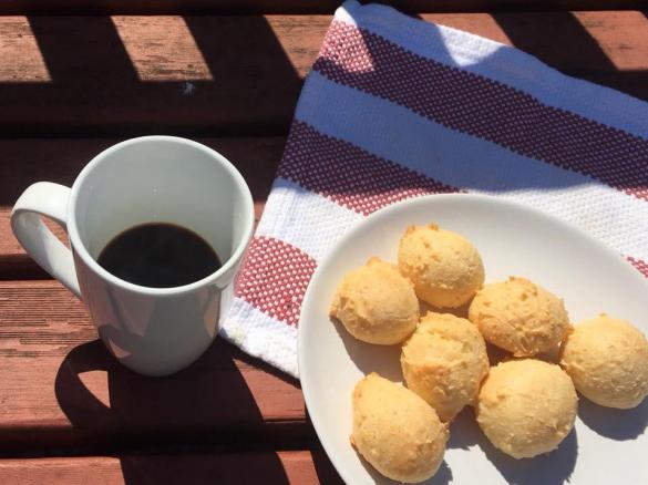 Brazilian Cheesy buns (Pão de Queijo)