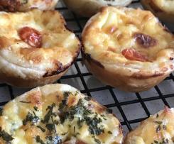 Mini quiches, with pastry or bread cases