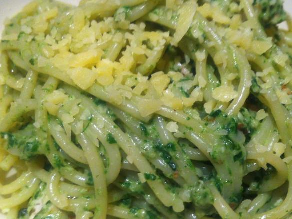 CHICKEN AND SPINACH PESTO SPAGHETTI