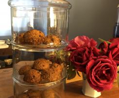 Vegan tahini fruit bites