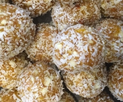 Apricot bliss balls with vanilla