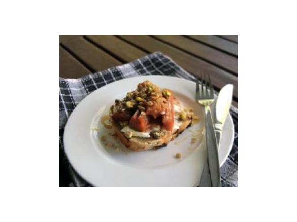 Sweet steamed rhubarb with goat's cheese and fruit toast
