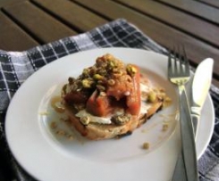 Sweet steamed rhubarb with goat's cheese and fruit toast