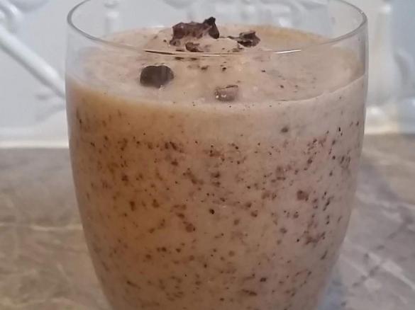 Healthy chocolate smoothie (dairy free)
