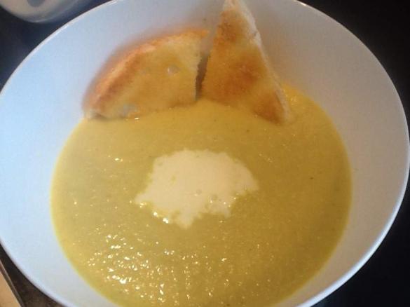 creamy cauliflower, apple and ginger soup