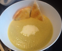 creamy cauliflower, apple and ginger soup