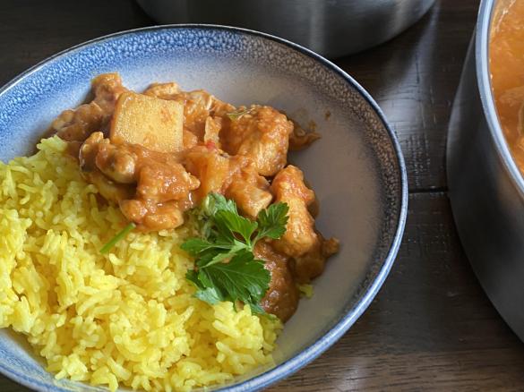 Yellow rice in the rice cooker