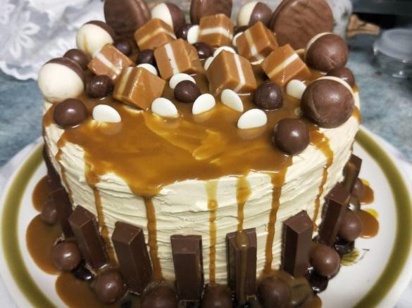 Moist, Heavy Caramel Mud Cake with caramel butter cream frosting and caramel sauce