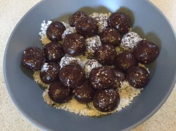 Reindeer Poo (Christmas Balls)