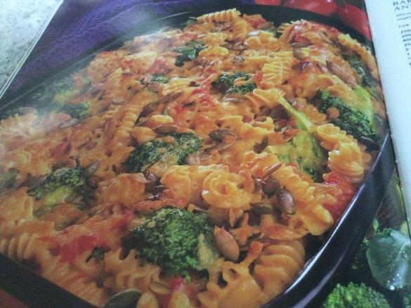 Macaroni broccoli cheese bake