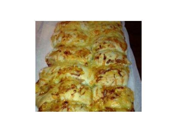 Savoury pullapart with ham, cheese and sweet chilli sauce