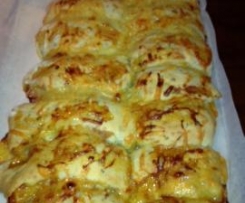 Savoury pullapart with ham, cheese and sweet chilli sauce