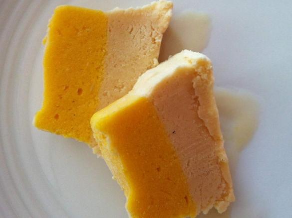 Mango, macadamia and coconut 'Weiss' bars