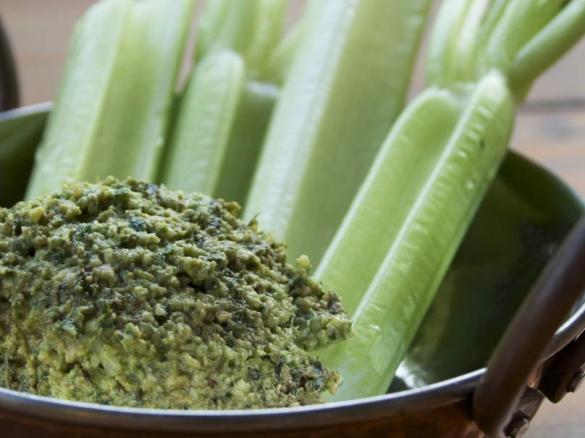 Low FODMAPS Basil & Walnut Chunky Pesto