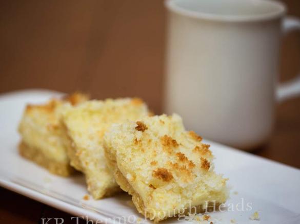 Lemon Meringue Crumble Slice