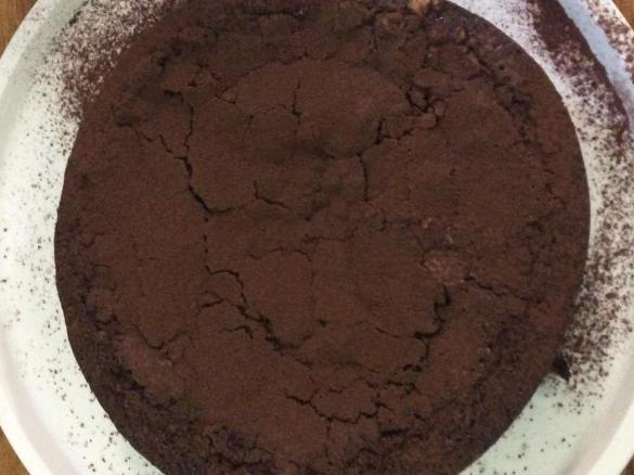 RICH FLOURLESS CHOCOLATE CAKE 