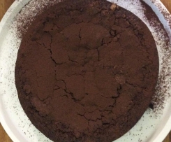 RICH FLOURLESS CHOCOLATE CAKE 