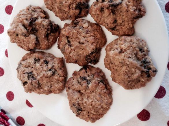 Raisin, Cinnamon and Oat Cookies