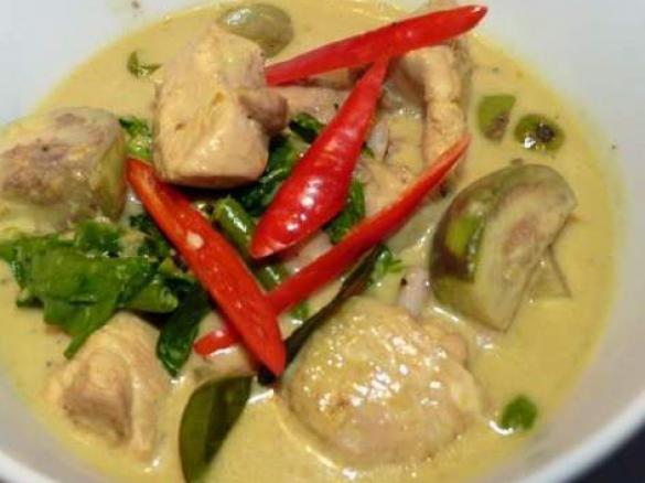 THAI GREEN CHICKEN CURRY