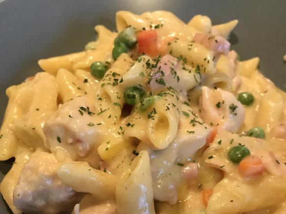 All-in-one Creamy Chicken and Bacon Pasta