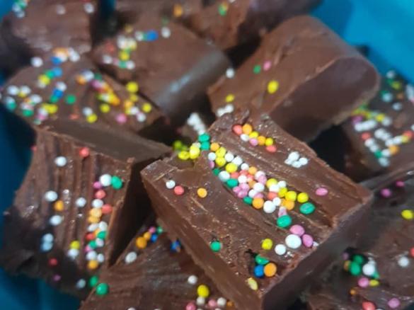 VEGAN CHOCOLATE FUDGE
